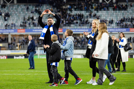 IFK Göteborgs Marcus Berg med sin familj hyllas