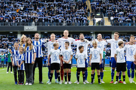 IFK Göteborgs Marcus Berg med familj på line up innan