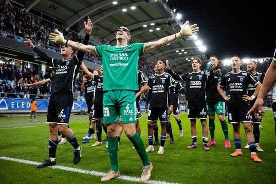Sirius målvakt David Mitov Nilsson jublar