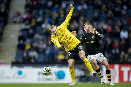 Mjällbys Adam Petersson och AIKs Ioannis Pittas