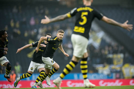 AIKs Anton Salétros jublar