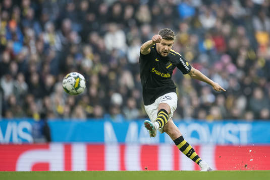 AIKs Anton Salétros gör 1-0under fotbollsmatchen i