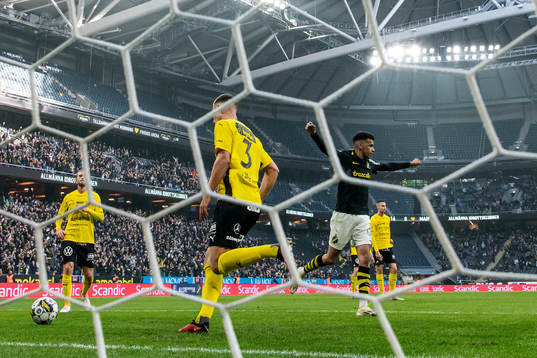 AIKs Anton Salétros gör 1-0 (ej i bild) och AIKs Rui