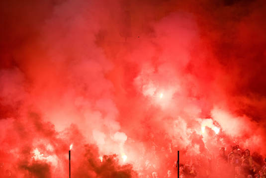 AIKs supportar med pyroteknik fotbollsmatchen i Allsvenskan