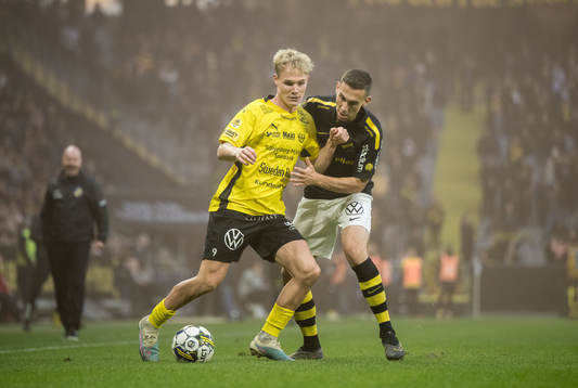 Mjällbys Max Fenger och AIKs Benjamin Tiedemann Hansen