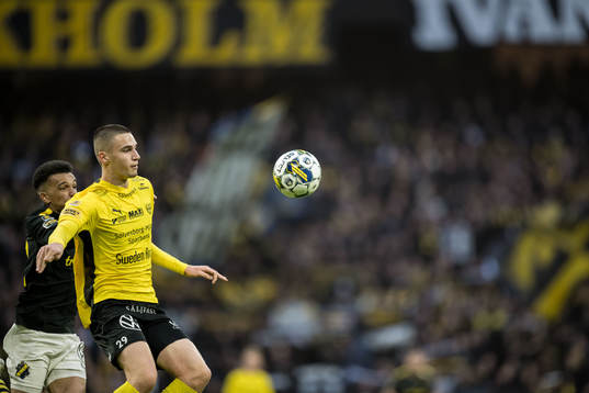 AIKs Rui Modesto och Mjällbys Noah Eile