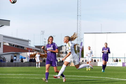 Jitexs Klara Svensson Senelius och AIKs Matilda Nildén