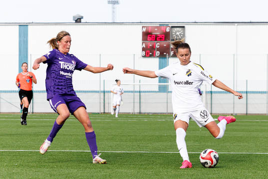 Jitexs Klara Svensson Senelius och AIKs Adelisa Grabus