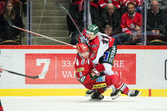 MoDos Daniel Brickley och Frölundas Erik Borg