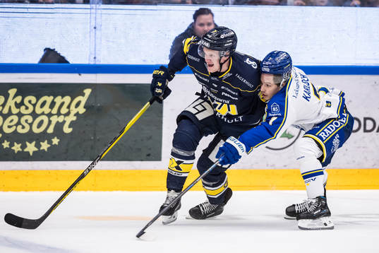 HV71s Tommi Tikka och Leksands Marcus Karlberg