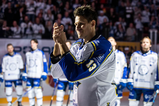 Leksands Jon Knuts hyllas för klubbrekord flest antal