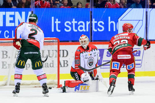 Frölundas målvakt Frederik Dichow deppar