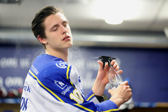 Leksands Anton Johansson innan ishockeymatchen i SHL mellan