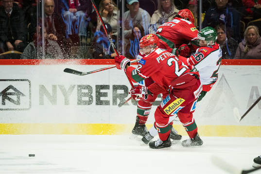 MoDos Adam Pettersson och Frölundas Isac Heens