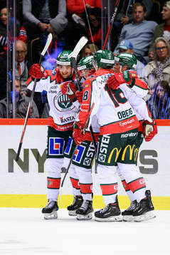 Frölundas Jere Innala jublar