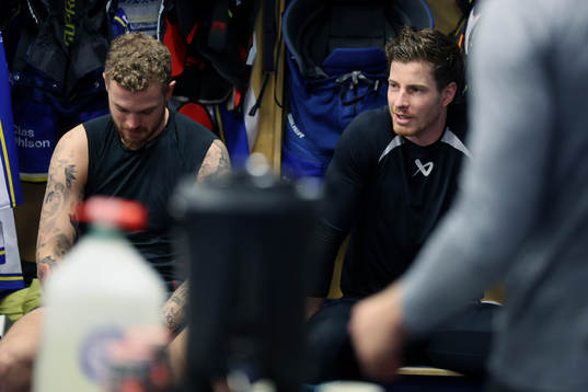 Leksands Lucas Elvenes och Leksands Peter Cehlarik  innan