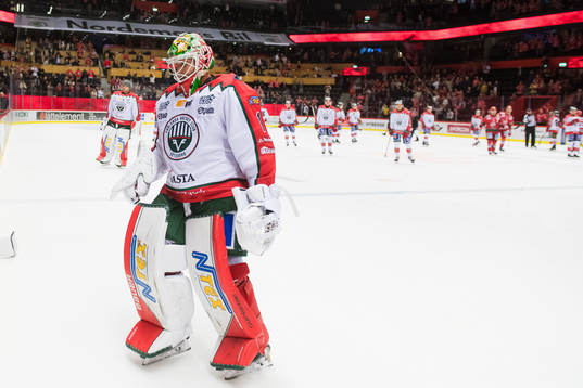 Frölundas målvakt Lars Johansson deppar