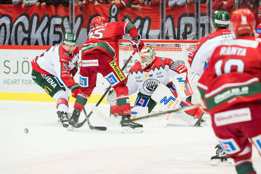 Frölundas målvakt Frederik Dichow och Christian Folin