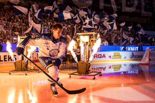Leksands Jon Knuts innan ishockeymatchen i SHL mellan