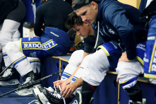 Leksands Jon Knuts innan ishockeymatchen i SHL mellan