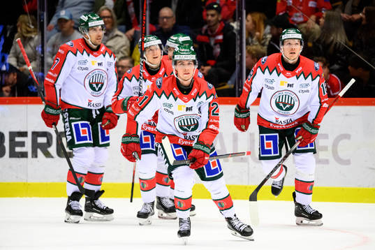 Frölundas Jere Innala jublar