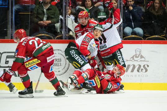 Frölundas Max Lindroth och MoDos Oscar Pettersson