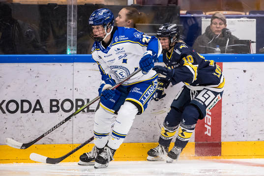 Leksands Emilie Kruse Johansen och HV71s Tea Løkke Nyberg