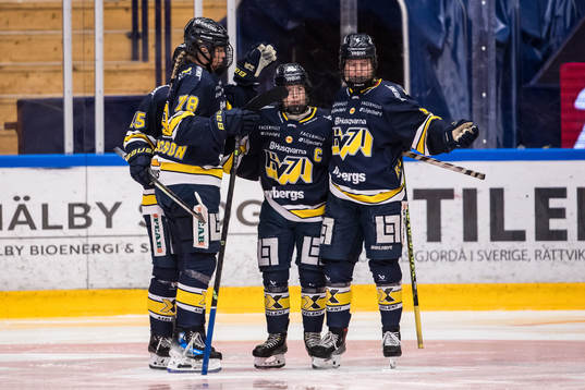 HV71s Sanni Hakala jublar