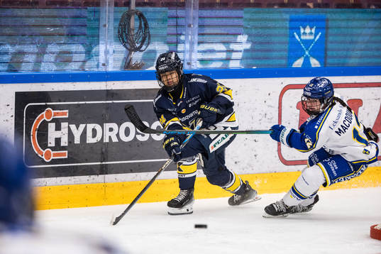 HV71s Ella Lind och Leksands Autumn Macdougall