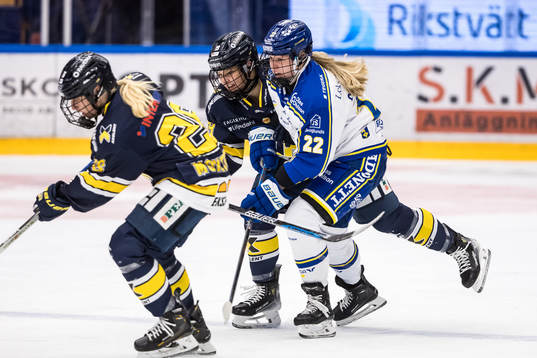 HV71s Klara Seroiszkova  och Leksands Agata Sarnovska