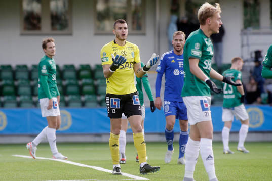 Brages målvakt Andre Bernardini deppar