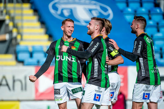 GAISs Julius Lindberg jublar med lagkamraterna