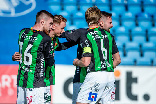 GAISs Julius Lindberg jublar med lagkamraterna