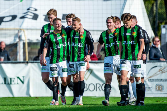 GAISs Jonas Lindberg jublar med lagkamraterna