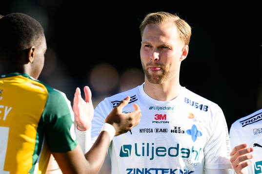 Värnamos Gustav Engvall innan fotbollsmatchen i