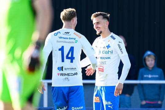 Värnamos Ajdin Zeljkovic jublar