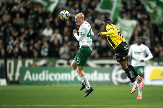 Hammarbys Marcus Rafferty och Häckens Abdulrazaq Ishaq