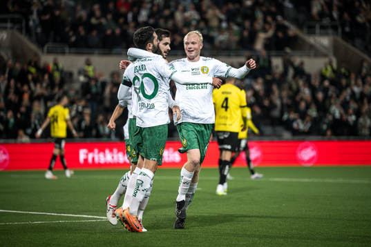 Hammarbys Nahir Besara jublar med lagkamrater