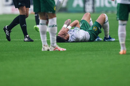 Hammarbys Viktor Djukanovic har ont
