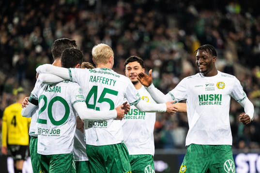 Hammarbys Nahir Besara jublar med Adi Nalic, Marcus