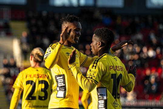 Elfsborgs Jalal Abdullai och Michael Baidoo jublar
