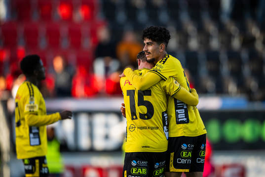 Elfsborgs Simon Hedlund och Ahmed Qasem jublar