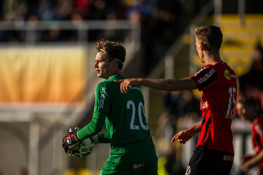 Brommapojkarnas målvakt Filip Sidklev