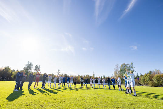 IFK Karlshamns spelare jublar