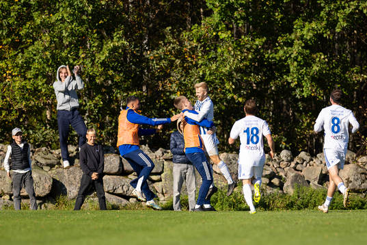 IFK Karlshamns Lukas Jönsson jublar