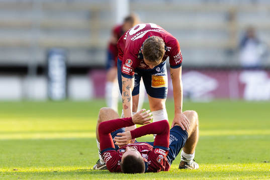 Örgrytes Anton Andreasson och Erion Sadiku deppar