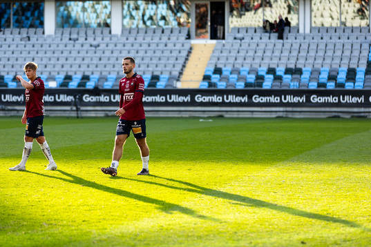 Örgrytes Kevin Holmén och Erion Sadiku deppar