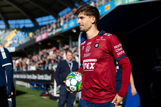 Örgrytes Daniel Paulson innan fotbollsmatchen i Superettan