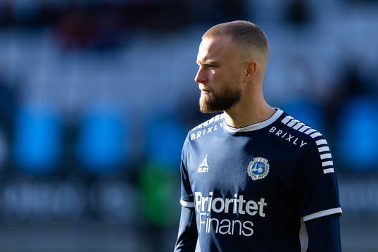 Utsiktens Alexander Faltsetas innan fotbollsmatchen i