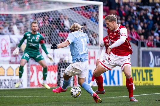 Malmö FFs Sebastian Nanasi och Kalmars Lars Saetra